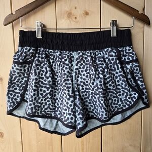 Lululemon Tracker Short III Ace Spot Tranquil Blue Black / Black Size 8